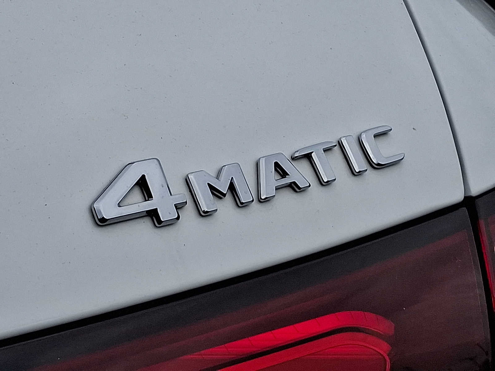 Used 2024 Mercedes-Benz GLC 300 4MATIC image 32