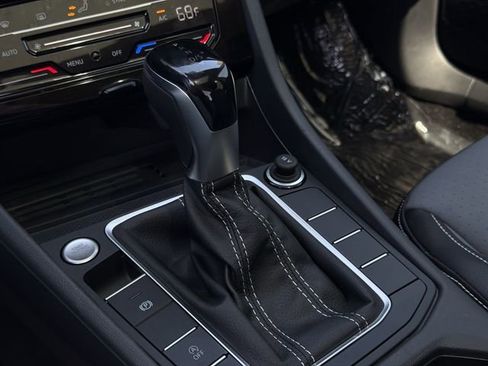New 2026 Volkswagen Jetta SE FWD image 18