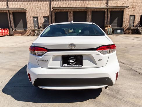 Used 2022 Toyota Corolla LE FWD image 16