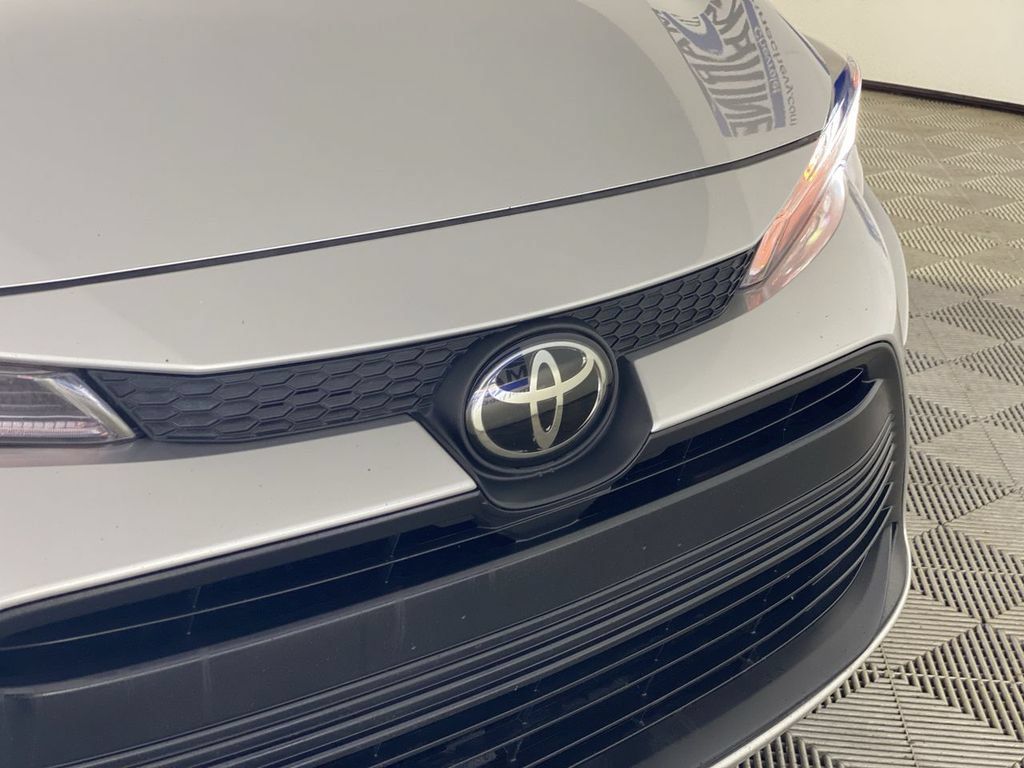 Used 2025 Toyota Corolla LE FWD image 34