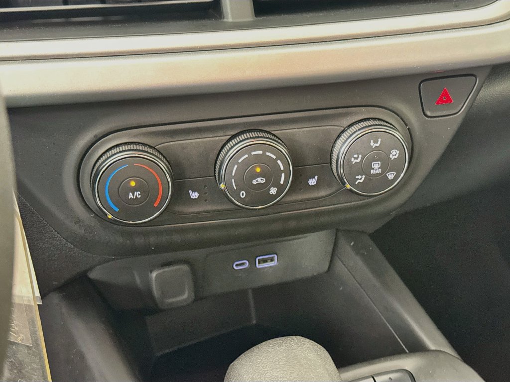 Used 2025 Chevrolet Trax LS w/ LS Convenience Package FWD image 17