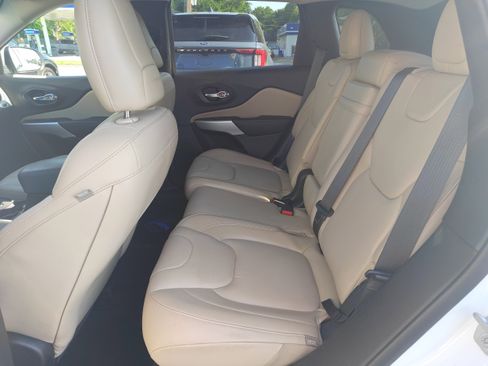 Used 2018 Jeep Cherokee Limited image 8