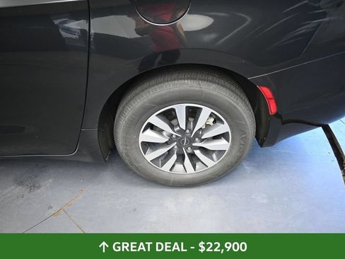 Used 2023 Chrysler Pacifica Touring-L FWD image 24