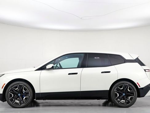 Used 2023 BMW iX xDrive50 w/ Sport Package image 8