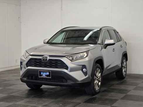 Used 2019 Toyota RAV4 XLE Premium w/ Cold Weather Package FWD image 4