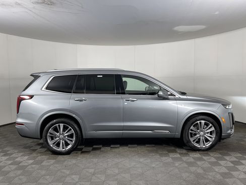 Used 2025 Cadillac XT6 Premium Luxury image 5