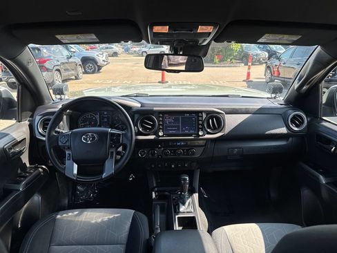 Used 2023 Toyota Tacoma TRD Off-Road w/ Technology Package AWD/4WD image 13