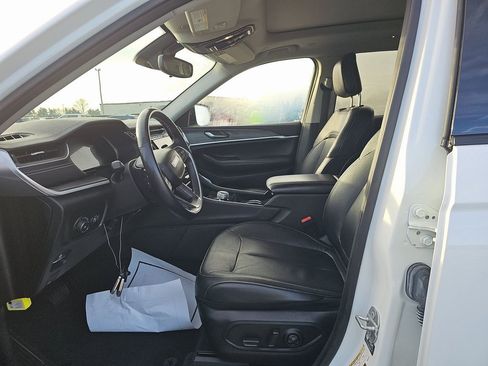 Used 2022 Jeep Grand Cherokee L Limited image 6