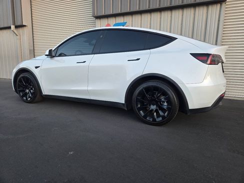 Used 2024 Tesla Model Y Long Range AWD/4WD image 5