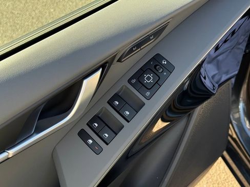 New 2025 Kia Niro SX Touring image 17
