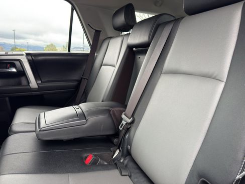 Used 2022 Toyota 4Runner SR5 Premium w/ Moonroof Package AWD/4WD image 8