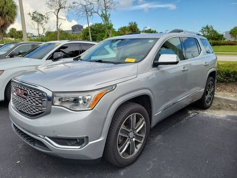 Used 2019 GMC Acadia Denali w/ Technology Package FWD image 3