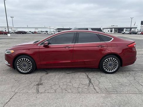 Used 2017 Ford Fusion SE w/ Fusion SE Technology Package image 10