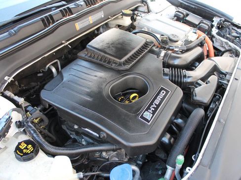 Used 2018 Ford Fusion SE FWD image 17