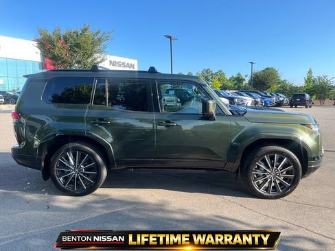 Used 2025 Lexus GX 550 w/ Accessory Package (2T) AWD/4WD image 9