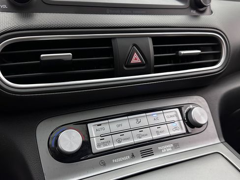 Used 2021 Hyundai Kona Limited w/ Cargo Package image 18