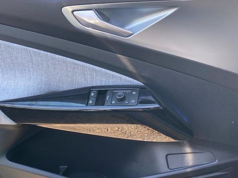 Certified 2023 Volkswagen ID.4 Pro image 16