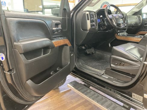 Used 2019 Chevrolet Silverado 2500 High Country w/ Duramax Plus Package AWD/4WD image 9