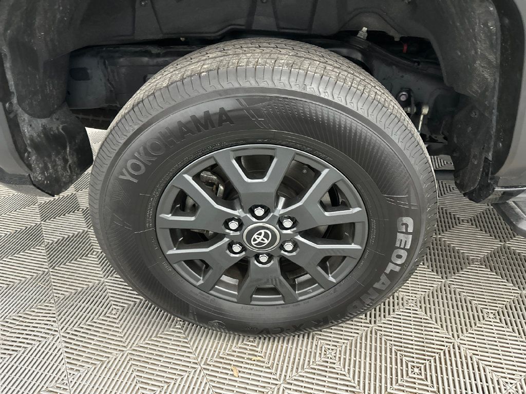 Used 2025 Toyota 4Runner SR5 AWD/4WD image 17