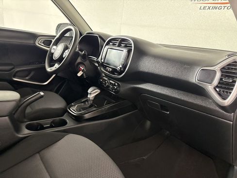 Used 2024 Kia Soul LX image 28
