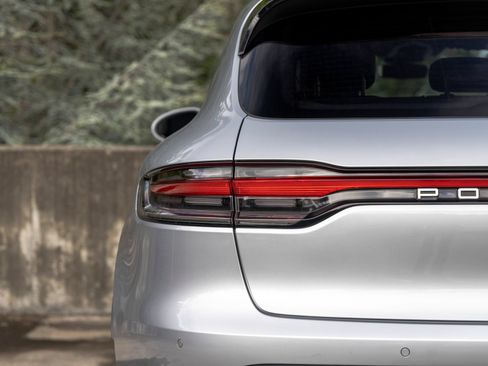 Certified 2026 Porsche Macan AWD/4WD image 21