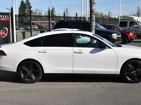 Used 2023 Honda Accord Sport image 9