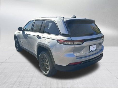 New 2025 Jeep Grand Cherokee Laredo image 7