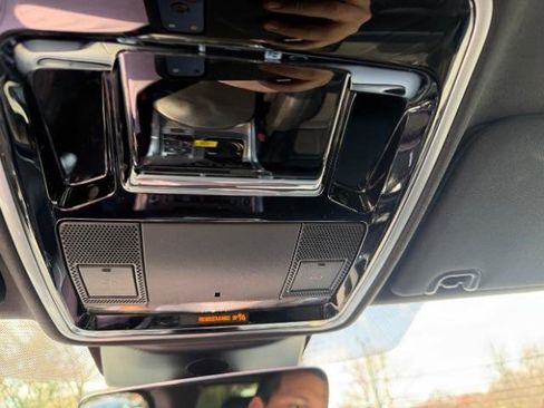 Used 2017 Land Rover Range Rover Sport SE image 29