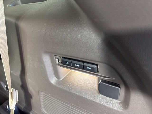Used 2023 Ford Explorer Platinum w/ Technology Package AWD/4WD image 7