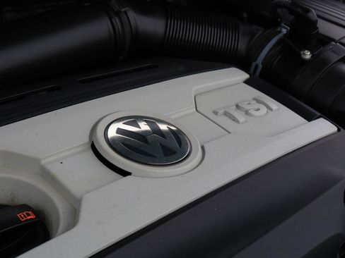 Used 2013 Volkswagen Golf 4-Door FWD image 54