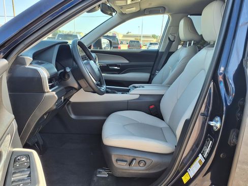 Used 2025 Toyota Grand Highlander FWD image 25