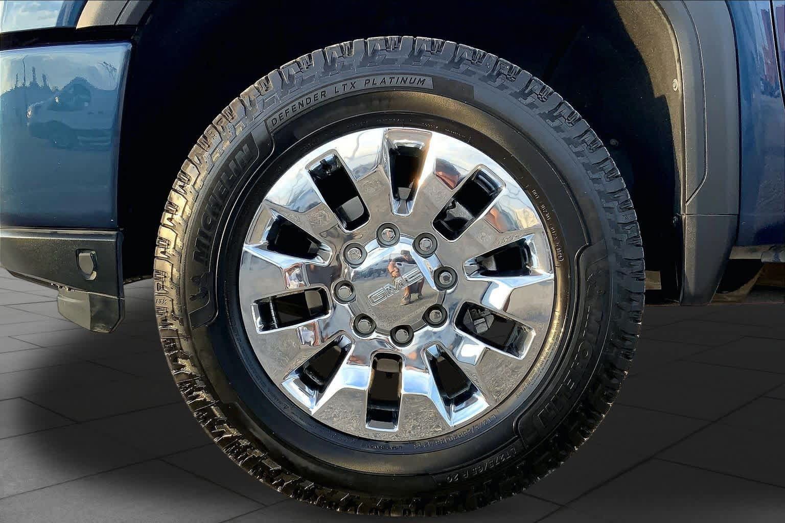 Used 2020 GMC Sierra 2500 Denali w/ Denali Ultimate Package AWD/4WD image 11