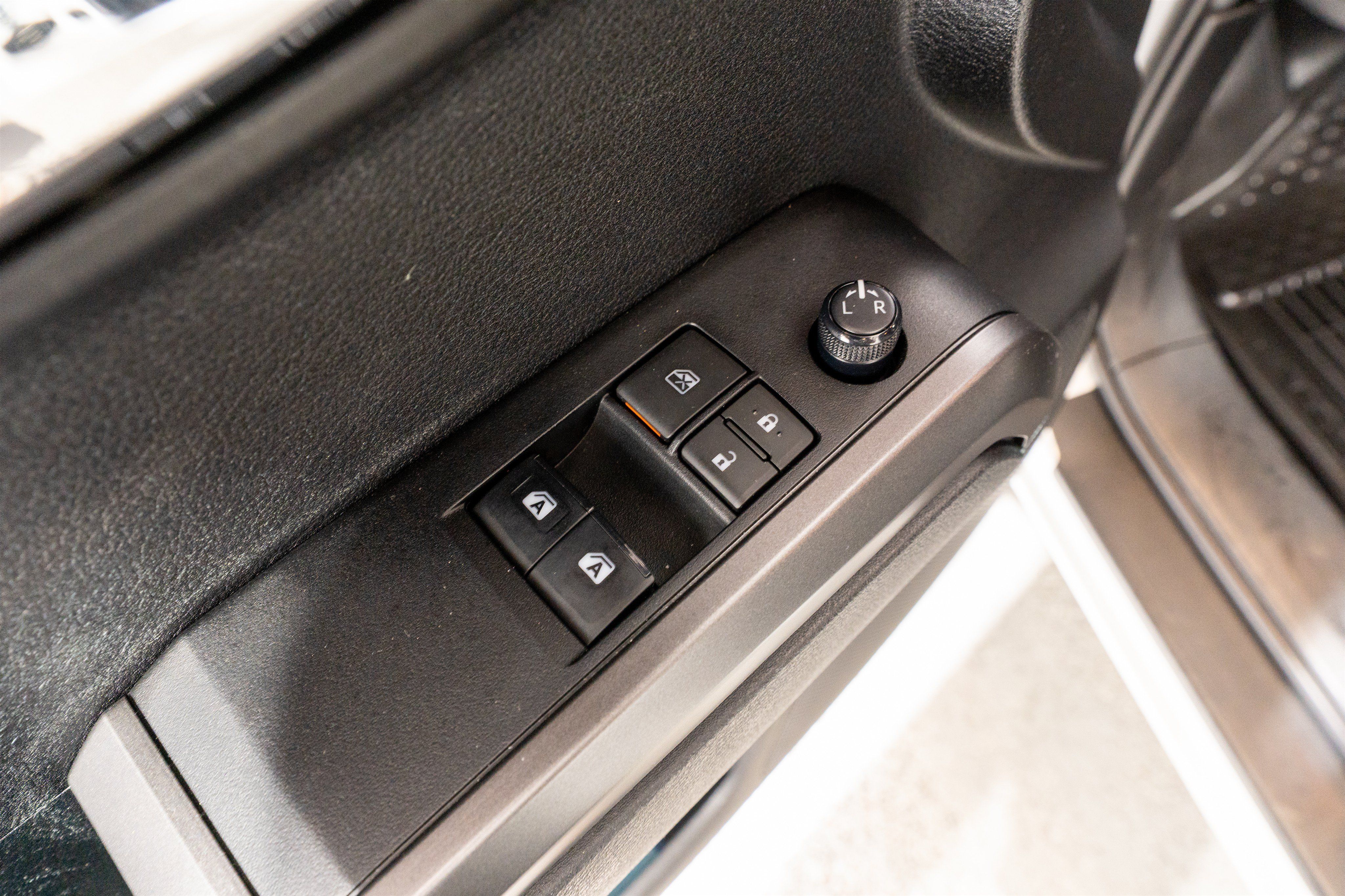 Used 2022 Toyota Tacoma TRD Sport w/ Black Out Package (TMS) AWD/4WD image 16