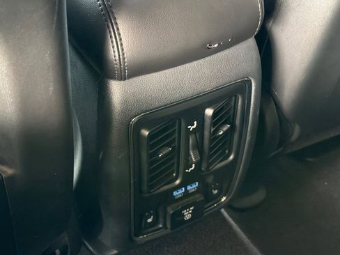 Used 2018 Jeep Grand Cherokee Limited image 16