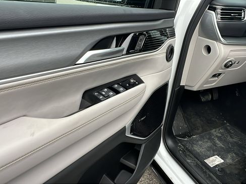 New 2025 Jeep Wagoneer L Series III image 15