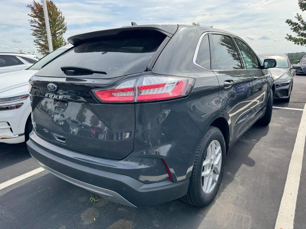 Used 2021 Ford Edge SEL FWD image 2