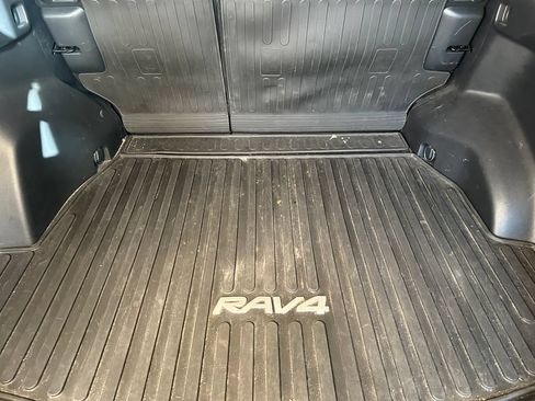 Used 2021 Toyota RAV4 LE AWD/4WD image 22