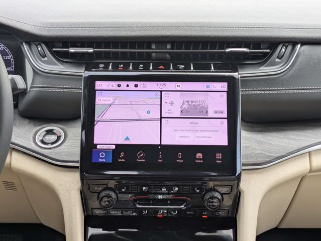 Certified 2025 Jeep Grand Cherokee Limited w/ Luxury Tech Group II AWD/4WD image 19