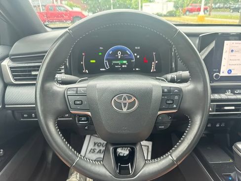 Used 2025 Toyota Camry SE FWD image 17