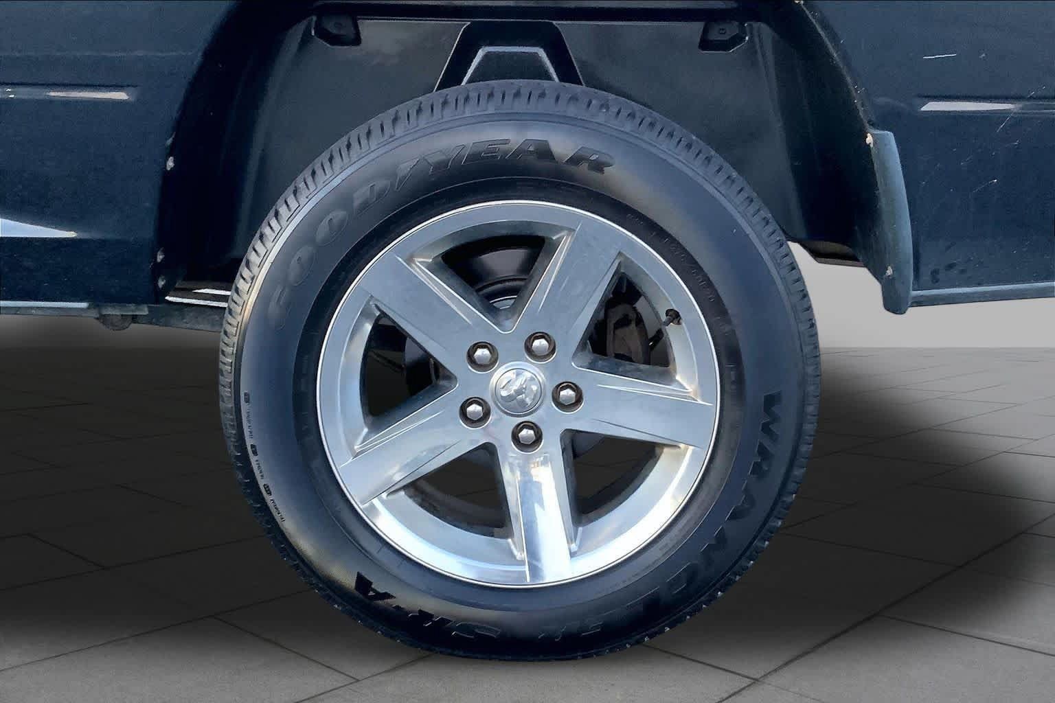 Used 2015 RAM 1500 Express AWD/4WD image 10