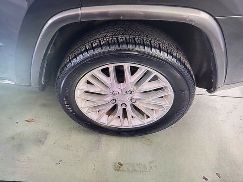 Used 2018 Jeep Grand Cherokee Overland w/ Jeep Active Safety Group image 10