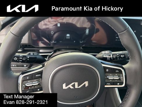 Used 2025 Kia Carnival SX Prestige image 32