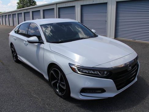 Used 2018 Honda Accord Sport image 4