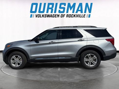 Used 2023 Ford Explorer XLT image 3