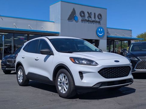 Used 2022 Ford Escape SE FWD image 1