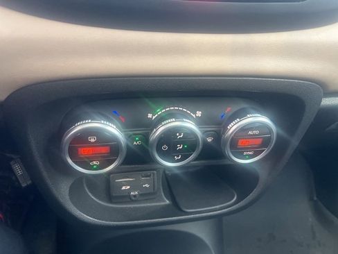 Used 2014 FIAT 500L Lounge image 21