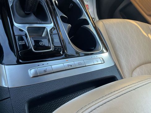 Used 2022 Kia Carnival EX FWD image 22