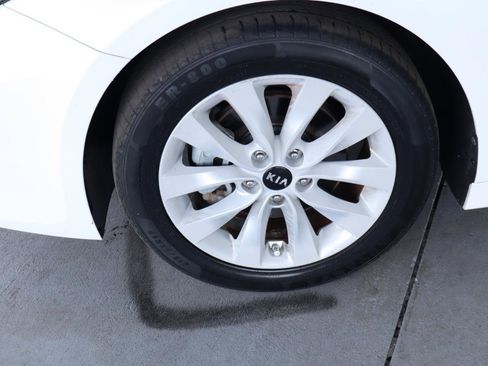 Used 2018 Kia Optima S image 40