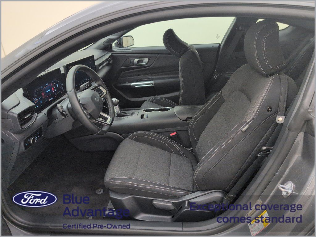Used 2025 Ford Mustang Coupe RWD image 3