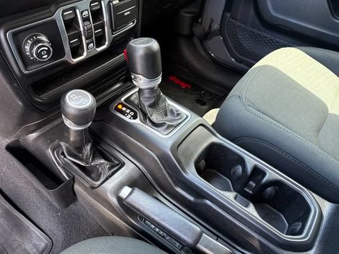 Used 2021 Jeep Gladiator Sport AWD/4WD image 24